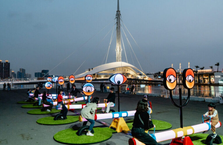 駁二港邊互動藝術裝置《好奇翹翹板》可愛又好玩！