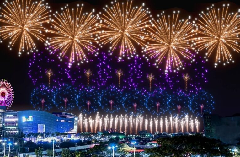 高雄跨年雙彩蛋！「水彈女王」權恩妃以紅色喜氣造型首登高雄跨年 亞灣跨年花火觀賞點公開 跟著BLACKPINK、TWICE音樂節奏躍向新年