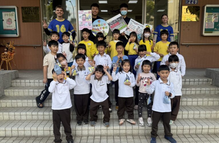 歡樂中「扎根安全觀念」  中市警四分局聖誕宣導溫暖登場