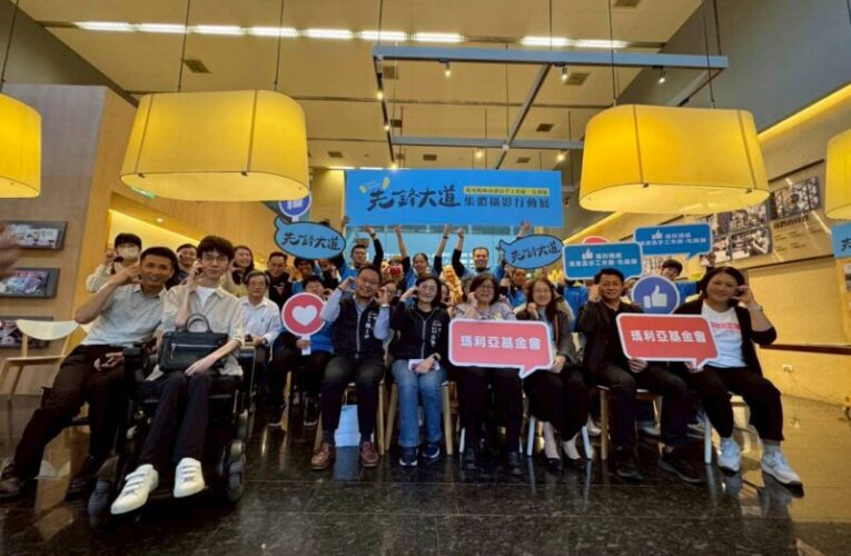 記錄平凡動人瞬間！中市勞工局辦攝影行動展