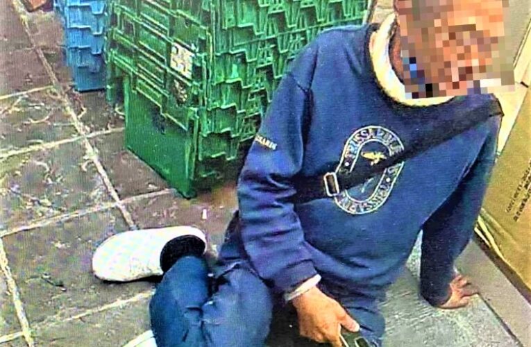 酒醉體力不支  長竹警助醉酒男子返家