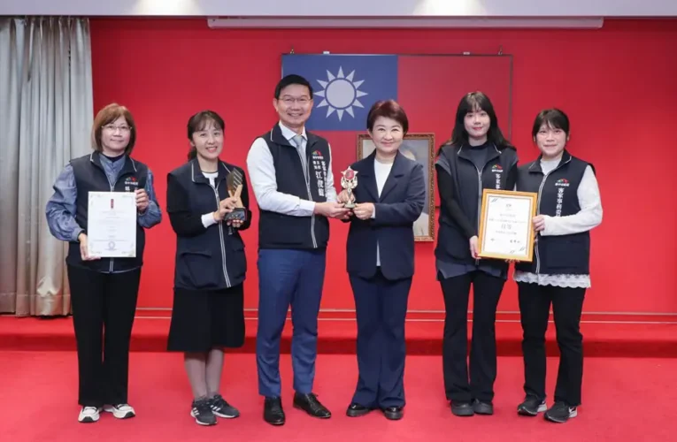 讓世界看見客庄！ 《聽看台中客》半年刊摘下英國設計金獎　將台中客家故事送上國際舞台