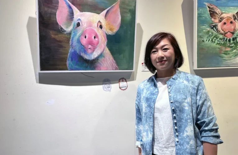 用畫筆傾聽毛孩心聲！　郭曉君「我的畫，毛孩的話」港藝溫暖登場