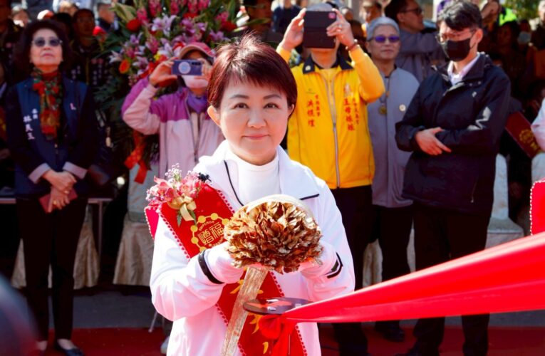 清水區玉京天公祖總廟龍鳳呈瑞龍柱完成大典　盧市長：感謝基金會深耕公益、回饋地方