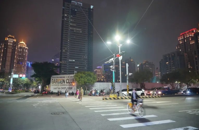 台中市「首例」！　 建設局「增亮減碳」路燈汰換 成功註冊碳權