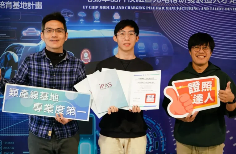 兩年拿三張國家級證照 崑山科大輔導到位 獲證還發助學金