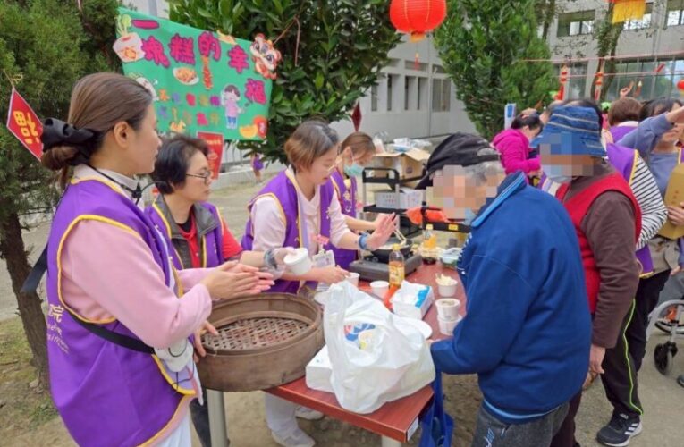 年味滿溢/北榮新竹分院溫馨年貨大街  長輩開心迎新春