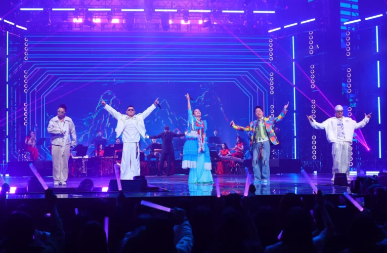 WE ARE 我們的除夕夜跨世代共演 春節最大KTV包廂