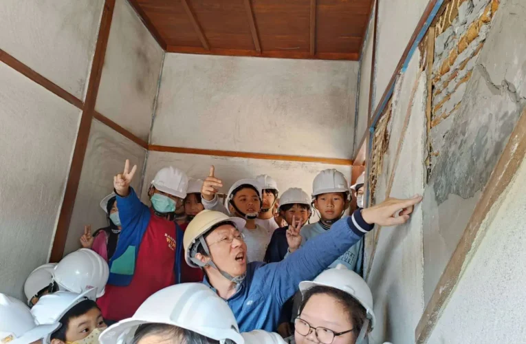 莿桐饒平國小舊宿舍修復再利用工程工地展教育推廣 翻轉學習想像　小學生走進歷史建築工地了解未來活化再利用