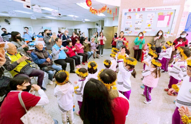 新竹榮服處喜氣洋洋　清大附小幼兒園歡樂拜年童心傳愛榮民(眷)長輩