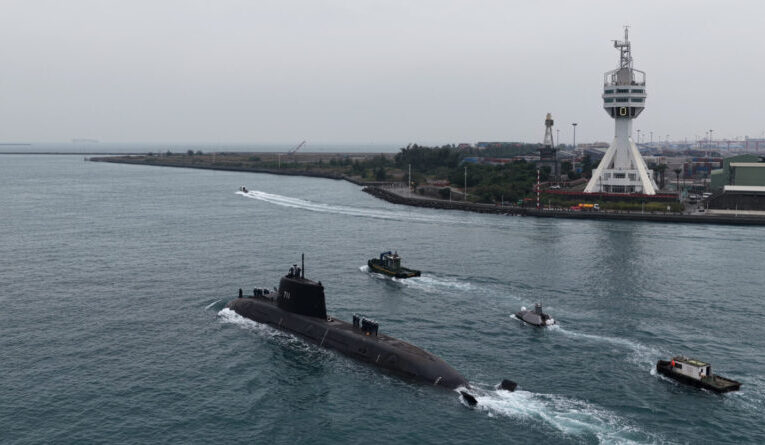 台船：海鯤軍艦依標準程序測試  否認租用浮塢下潛傳聞