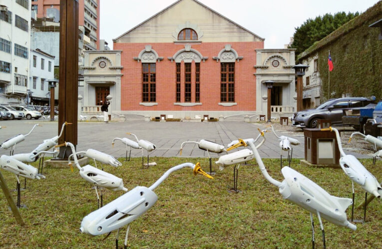 廢排氣管重生化為白鷺鷥　「環境與藝術的交響曲」范揚清創作展竹美館登場