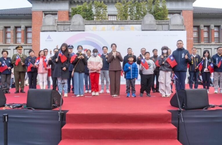 2026元旦升旗竹市長高虹安與4500市民迎新年　啟動小巨蛋孵蛋計畫