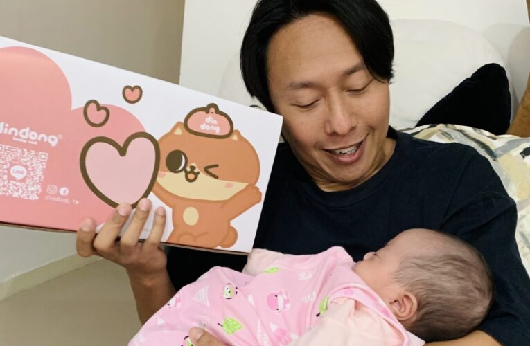 「港仔台爸」張啟樂 樂當「洗屁屁」高手 彌月禮盒搞創意搭配開盲盒