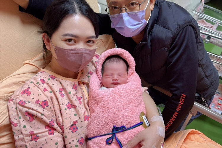 雙喜臨門！新樓醫誕生2元旦寶寶慶祝新年