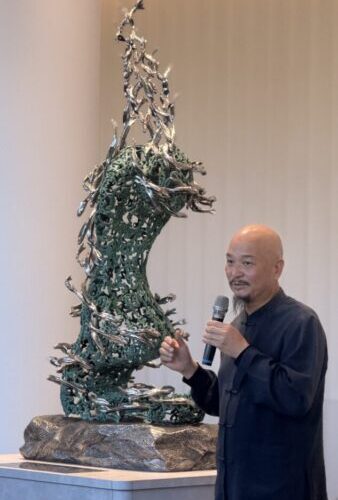 許文融大師於高雄港旅運中心揭幕雕塑《美麗傳說》，現場揮毫引領國風之美！