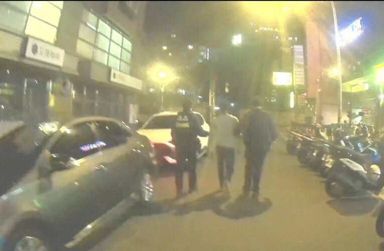 遇警盤查稱「弟弟合法」卻露餡　桃警臨檢舞廳逮獲2通緝犯