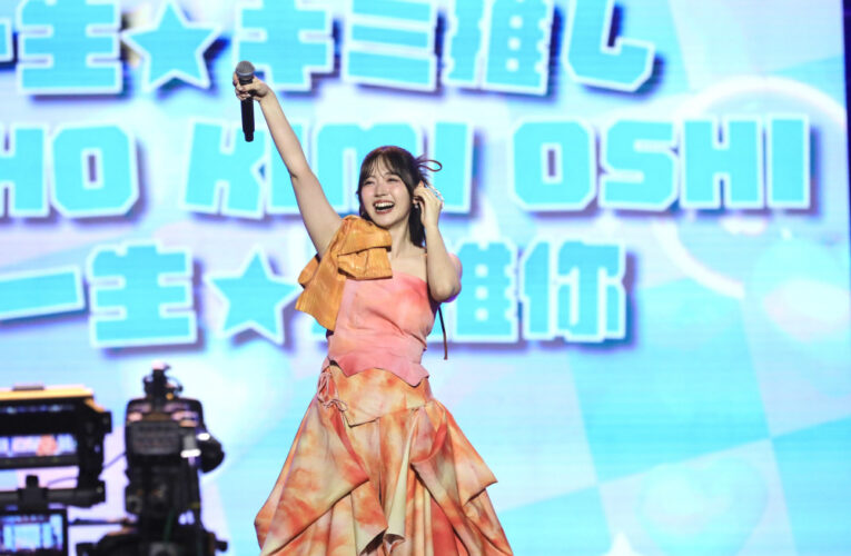 鈴木愛理社群晒台南遊記 與菜奇鴨同框掀國際關注