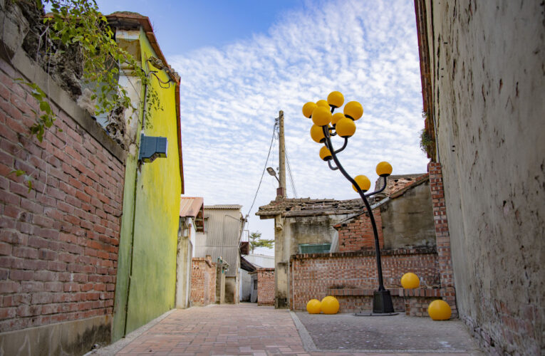 鹽水漫月美行動作品特展登場 臺灣藝術家暖心創作照亮老街巷弄