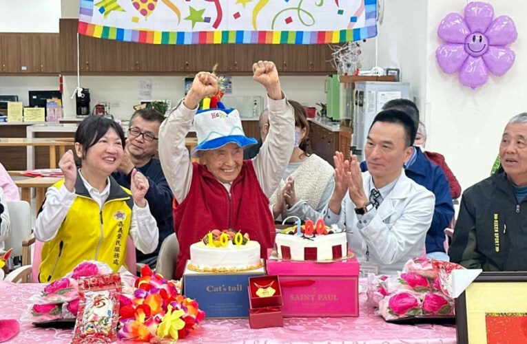 百歲榮民鄭伯伯紀壽  嘉義榮院榮服處與壽星親朋好友齊慶生