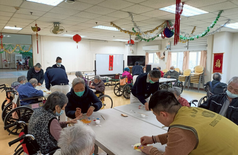 白河榮家感謝慈濟志工關懷住民長輩 年年有ㄩˊ春聯迎新年