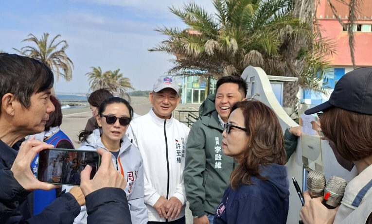 臺南議會考察黃金海岸廊帶 促暫緩沙灘沖洗收費、增設監視器防浪費