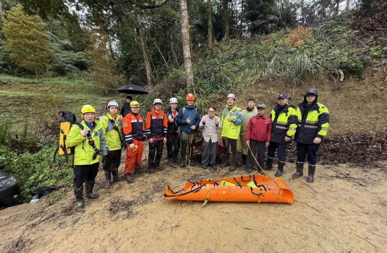 失智長者寒冬受困山區21小時　竹縣橫山警消地毯式搜救救回