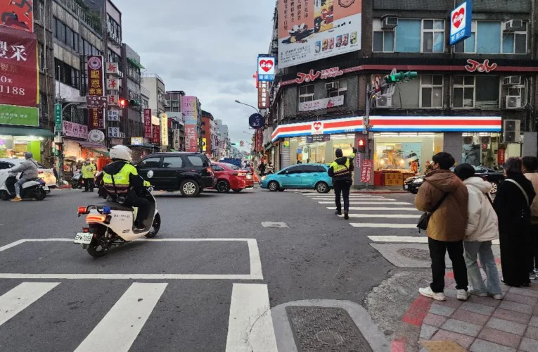 年貨大街週末開跑　大同警啟動「交通快打」守護迪化商圈採買熱潮