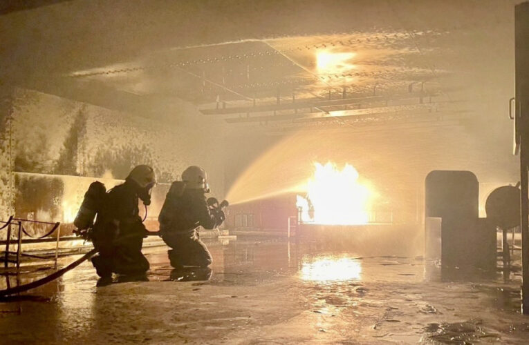 提升實戰救災能力　竹市114年義消模擬火場救災認證複訓共197人參訓