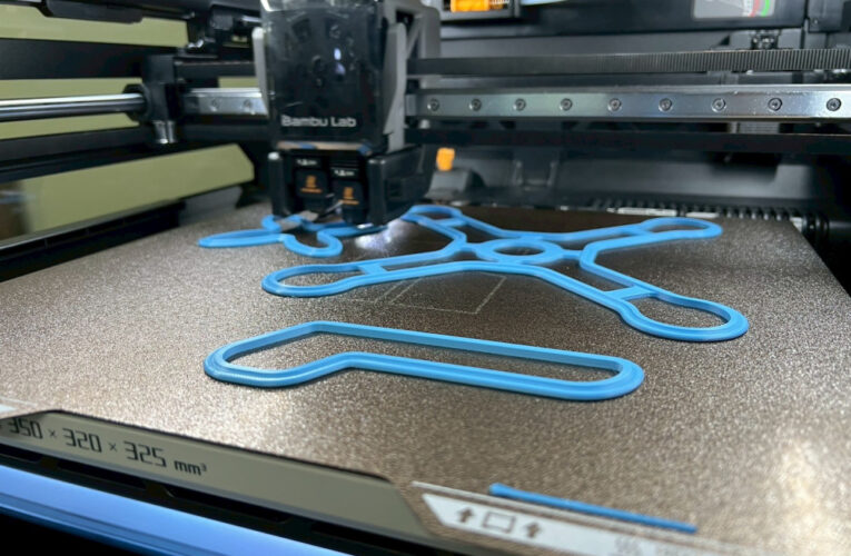 南臺科大3D列印結合烘焙傳愛家扶 跨域研發無人機造型餅乾 