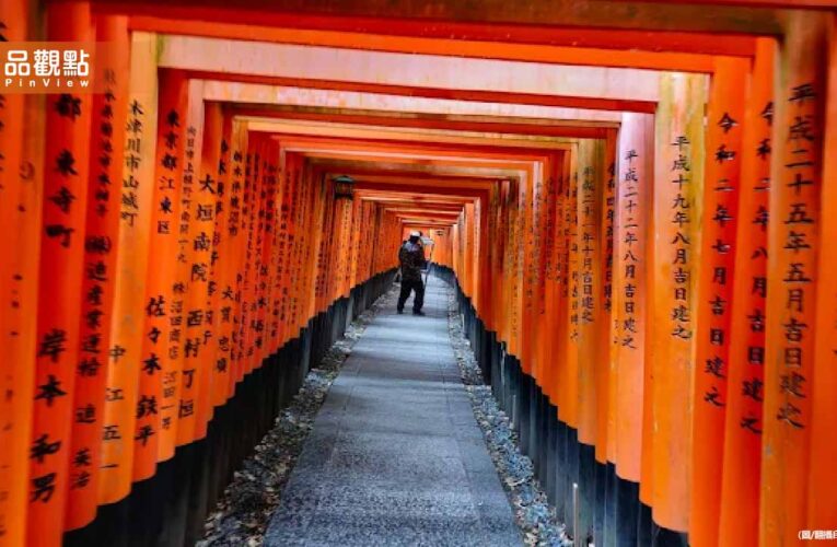 超扯！京都伏見稻荷大社　遊客瘋刻「到此一遊」