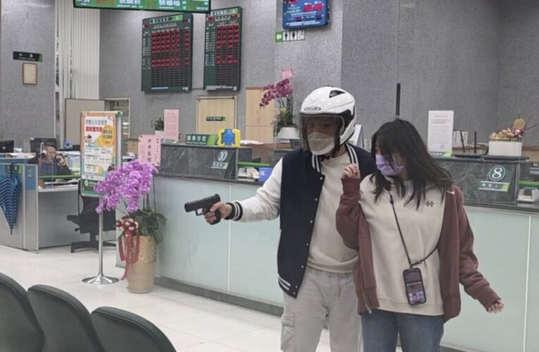 防搶、快打、攔截圍捕逼真上場　「南港警」演練來真的！