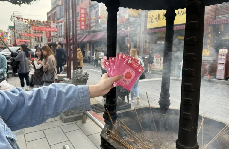 脫單神器！北捷攜手霞海城隍廟　推「月老御守套票」120元助攻姻緣