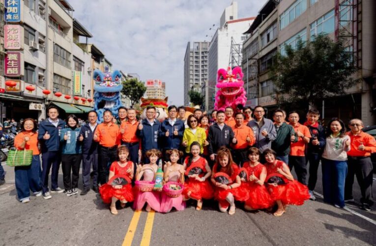 「2026高雄過好年」三鳳中街年貨大街磅礴起跑 陳其邁首發馬年限定小紅包 洋溢濃厚年節氛圍