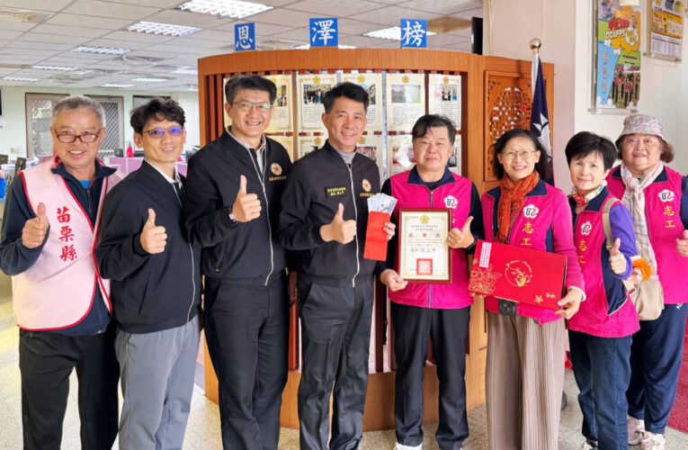 苗栗榮服處志工黃幸一回捐補助費認養遺孤