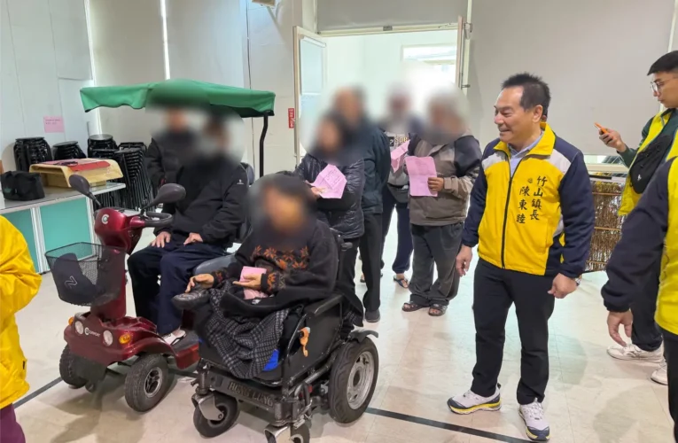 歲末送暖情更濃　竹山鎮公所攜手慈善團體關懷弱勢