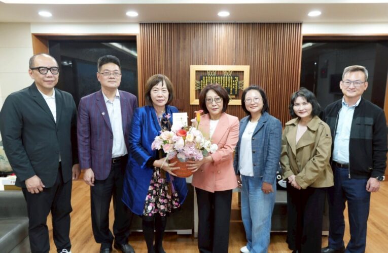 奉獻教育逾四旬 康議長溫馨表彰陽明國中張永芬校長榮退