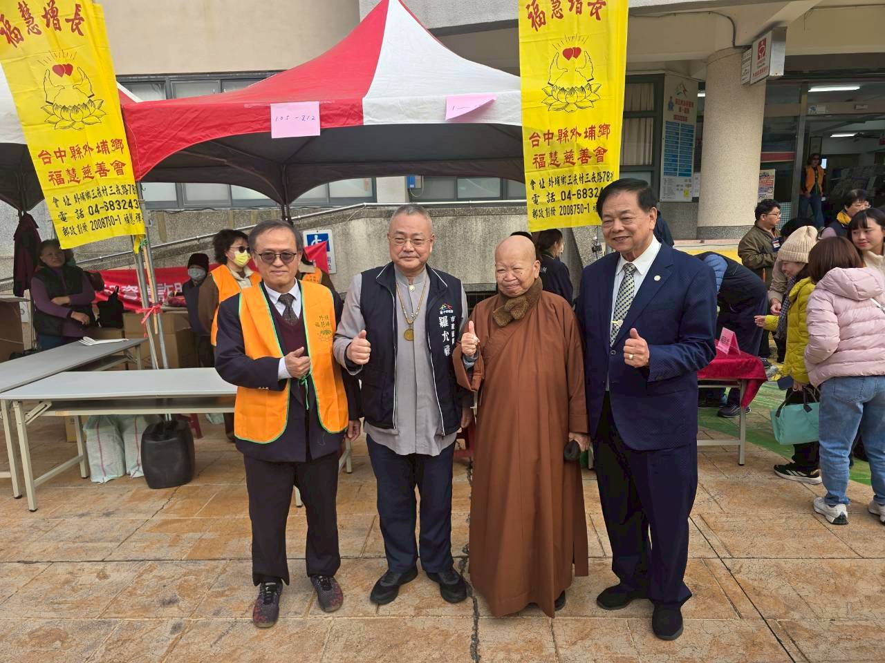 圖文：八方送暖福滿外埔 聯合物資發放 溫馨登場。