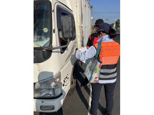查獲白牌小貨車穿梭巷弄違規營業，罰款至少10萬元起跳!