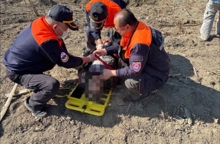 湖內分局警民合作  深溝救回失溫男子