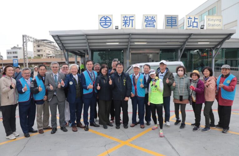 「盲人環台為公益而跑」台南清晨低溫中起跑　黃偉哲肯定「勇者」以熱情溫暖弱勢