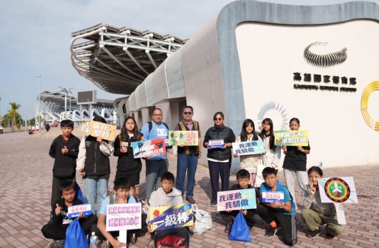 陳幸富議員代表康議長贈慰勞金  勉民生、民權國小學童奪佳績