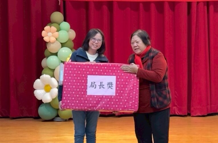 照亮城市的英雄 高市社會局志工授證表揚典禮向志工致敬