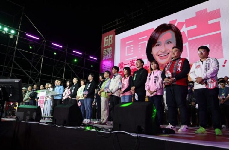 史上規模最大選前之夜 小英之友會三位總會長 逾500位百工百業代表、上百位議員里長一起現身力挺邱議瑩