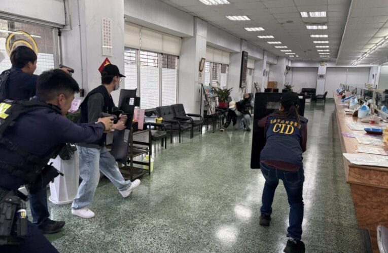 鼓山警銀聯手防搶演練   春節金融安全再升級