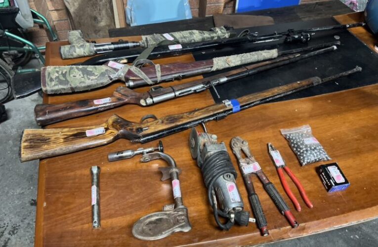 南部打擊犯罪中心破獲山區地下兵工廠，查扣改造槍械5枝