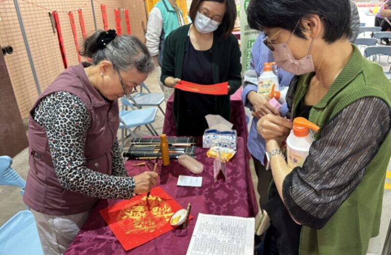高雄郵局新春揮毫送春聯  傳遞祝福與文化溫度