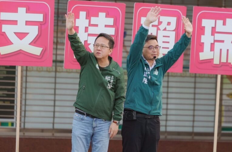 邱志偉首度同框站路口挺賴瑞隆 北高雄清晨出擊、南北掃街衝刺初選