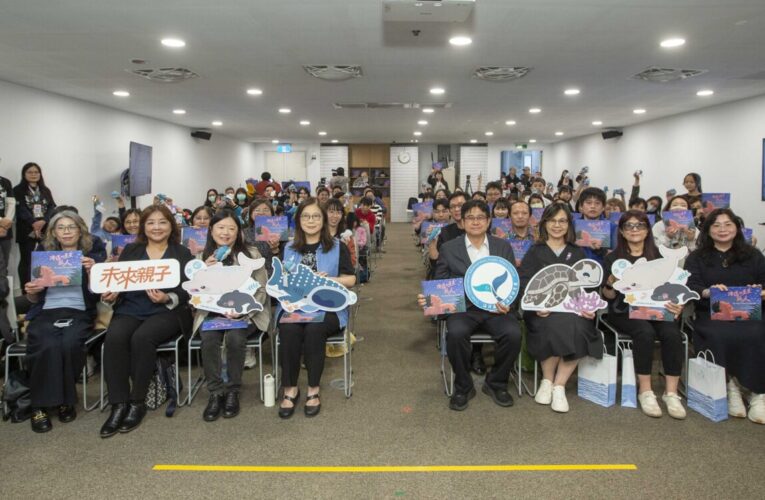 海保署推雙語繪本《海邊的星星巨人》親子共讀守護海洋