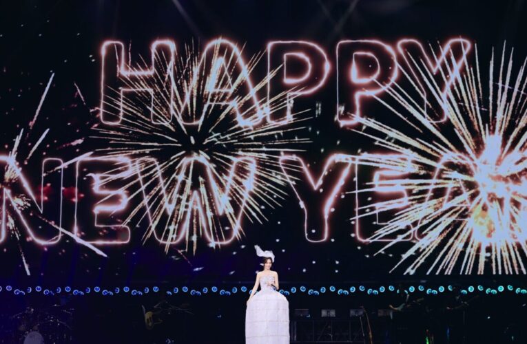 楊丞琳首次巡演陪歌迷倒數 化身「時光歌詠精靈」唱進 2026